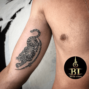 Done traditional Thai sak yant tattoo by Ajarn Ta(www.bt-tattoo.com) #bttattoo #bttattoothailand #thaitattoo #sakyant #sakyanttattoo #thaibamboo #thaibambootattoo #bangkoktattoo #bangkoktattooshop #bangkoktattoostudio #tattoobangkok #thailandtattoo #thailandtattooshop #thailandtattoostudio #thailand #bangkok #tattoo 