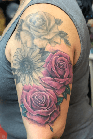 First sitting #rose #roses #rosetattoo #color #pink 