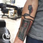 Joystick 🕹️ Nintendo NES ! ⚡ . . El cliente trajo uno propio, le sacamos fotos, lo intervenimos con photoshop y lo tatuamos! Excelente experiencia! . . . #nintendo #nes #juego #joystick #game #neotraditional #realistic #color #tats #tattoo #tattuagen #tattoolife #tattuaggi #tatuaje #tatuadores #superfun #ps #photoshop #digitalink #ink