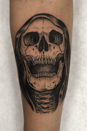 Fun skull for a first timer.  Still love to do people first tattoo.  Always tell people to get it done the right way off the bat.  Still got openings for November here and there during the week.  Come by for a consultation and set up your next piece! ✌🏽#bng #skull #inked #arte #tatuaje #hardlifegambler #dynamic #blackwork #illustrative #peaces #art #life #hustle #blessed #skanvas #oc #cypress #longbeach 