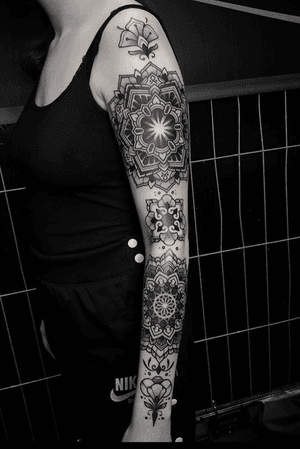 Done by Andy van Rens @swallowinktattoo @balmtattoo_benelux #tat #tatt #tattoo #tattoos #tattooart #tattooartist #blackandgrey #blackandgreytattoo #geometric #geometrictattoo #omfgeometry #dailydotwork #geometrip #graphic #graphictattoo #graphicdesign #arm #armtattoo #inked #art #dotwork #dotworktattoo #ink #inkedup #tattoos #tattoodo #ink #inkee #inkedup #inklife #inklovers #art #bergenopzoom #netherlands