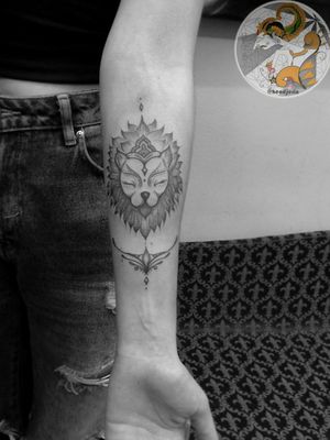 Fineline Meditated Lion with small Indonesian ornaments for Laura as Souvenir from Berlin.Thank you for trusting me doing this Tattoo for you.See you again next time.... #tattoo #ornamentaltattoo #dotworktattoo #lineworktattoo #liontattoo #finelinetattoo #inked #hendjerin #animaltattoo #minimalisttattoo