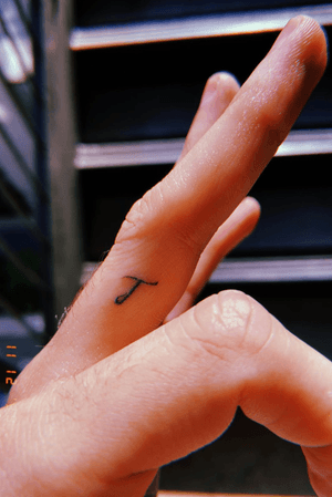 Finger tattoo single needle “T”