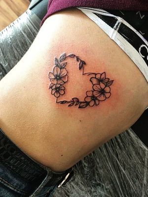 #tattoo #heart #flowers #design #tattoogirl #tattoed #black #ink 