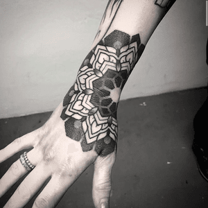 Done by Andy van Rens #instatattoo #tattooed #tat #tattoo #tattoos #tatoeage #tattooart #tattooartist #picoftheday #tattooideas #art #tattooshop #tattoostudio #theartoftattooing #tattooholland #netherlandstattooartist #graphictattoo #hand #handtattoo #graphicdesign #dotwork #mandala #mandalatattoo #dotworktattoo #dailydotwork #inkee #inkedup #inklife #inklovers #netherlands