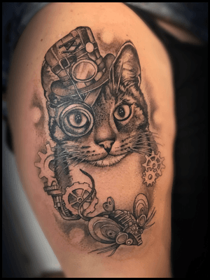 Steampunk cat and mouse.    #blackandgreytattoo #tattoo #cat #cattattoo #steampunk 