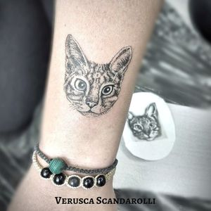 Tattoo pontilhista feita com base na foto do pet