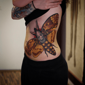 #moth #ribs #stomach #color #oldschool #neotraditional #dawidwall #stockholm #sundbyberg #oldnumber5