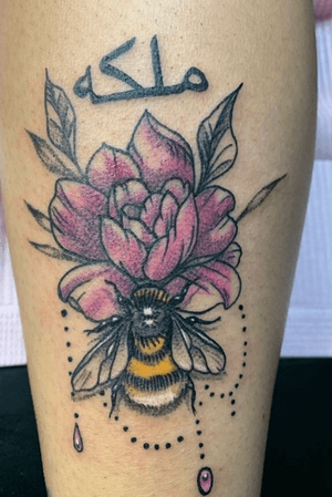 I love doing 🐝🐝🐝🖤💛🥰 #bee #tattooart #flower #beads #arabic #script 