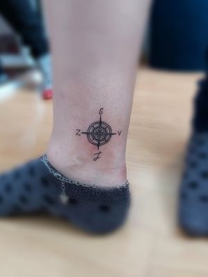 Tattoo#ankletattoo #compasstattoo #smalltattoos #tattooedwomen #inkedmag #tattooartist #Nenad
