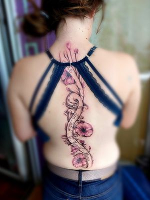 Tattoo#backtattoo #inkedmag #tattoedwoman #tattooartist #Nenad #flowers 