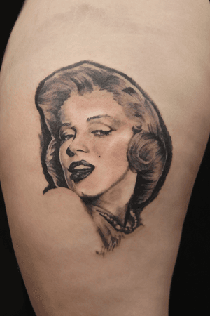 #marilynmonroe #portrait #blackandgrey #inkedgirls #realism #tattoodo 
