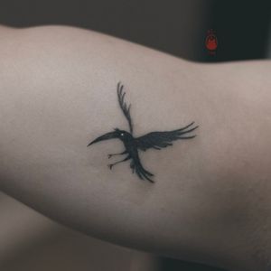 RAVEN I do love tattooing my little ravens. #raven #blackwork #simple #small #minimalistic #crow #flyingbird #dark #gothic #flyingraven #tinytatt 