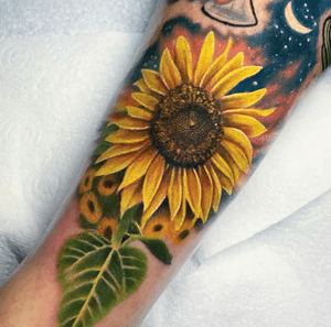 Sunflower by @sammysurjaytattoo
