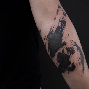 Brush stroke tattoo, “ Cover up Email : hanutattoo@gmail.com ,, ▫️HANU▫️ #tattoo #tattoodo #inked #ink #brushstroke #brushstroketattoo #brushtattoo #Korea #hanu
