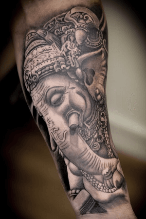 GaneshContact booking par mail :daricktattoos@gmail.com #tattoo #tatouage #ganeshtattoo #tatoueurparis #realism #blackandgrey 