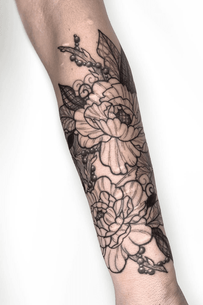 Scar cover-up floral piece, a beautiful way to start a new journey 🖤 #peonytattoo #flowertattoo #armtattoo #coveruptattoo #scartattoo #londontattooartist 