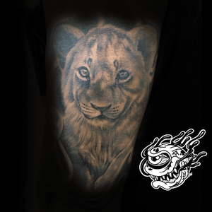 Lion cub on the outer arm. 