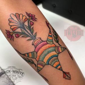 Tatuaje estilo bordado realizado por ÁNGEL MELLO 