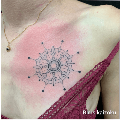 Roue du DHARMA et en finesse ☸️ réinterpréter par @l_kffnn 😊 #bims #bimskaizoku #bimstattoo #paris #paristattoo #paname #tatouage #normandie #normandietattoo #pontaudemer #pontaudemertattoo #dharma #rouededharma #karma #liner #followforfollowback #following #follower #prisontattoomachine #tattoo #tattoos #tatt #tattoostyle #tattooartist #tattooed #tattooart #tattoosofinstagram #tattooedgirl 