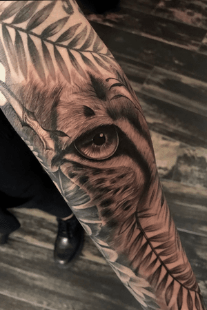 🐆 Cheetah eye 🐆 #slar #ink #tattoo #saronno #como #milano #milanotattoo #eyerealistic #cheetah #inkmag #finelinetattoo #tattoorealistic #blackandgray 