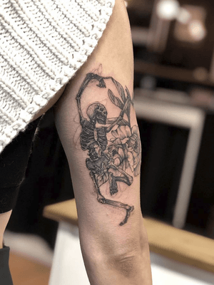 Dead Can Dance . . . The rad little #dancing #skeleton and #peony #tattoo @garethdoyetattoos did on @almashadows while at @luckyironstattoocph . . . For bookings in Cape Town and Copenhagen please email me on doye.gareth@gmail.com . . . #tattoos #art #tattooartist #tattoosofig #electrumstencilprimer #tattooed #420 #tattoooftheday #luckyironstattoo #walkins #tatovering #dipandrip #radtattoos #flashheal #kakluckytattoos #capetown #copenhagen
