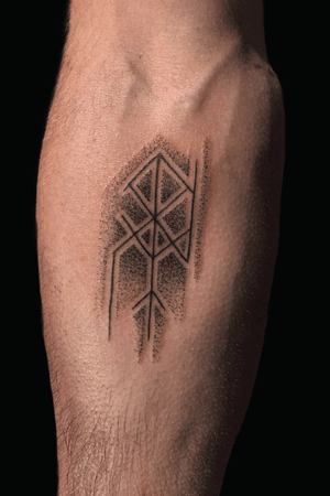 Personal bind rune ....#handpoke #handpoketattoo #hand #dotwork #dotworktattoo #magic #bindrune #bindrunes #runes #reykjavik #icelandic #iceland #spirit #runemagic #tyr #norse #norsegoods #stickandpoke #sticknpoke #viking #vikings #vikingtattoo #vikingtattoos