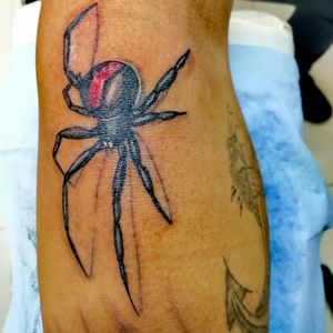 Araña 🗡️🗡️🕷️@rafa.blueinktattoo en Instagram 📲 2225480847#blueinktattoo #tatuajes #tattoo #ink #inktattoo #dinamicink #tatuajespuebla  #ezrevolution #ezcatridges #ezcartuchos hecho con productos @aplof.tattoo y cartuchos @EZTATTOOSUPPLY #cheyennetattooequipmentCuración con @secondskinmx #arañas #araña #arañatattoo#spider #spidertattoo#capulina #arañacapulina blue ink tattooRafael González 🇲🇽inbox página Facebook https://www.facebook.com/blueinktattoooficial/n