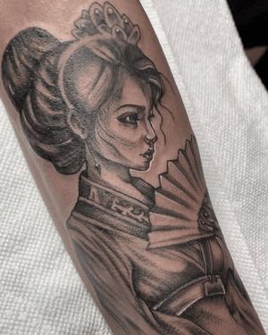Exquisite black and gray portrait of a geisha with elegant fan and earrings by Alejandro Gonzalez.