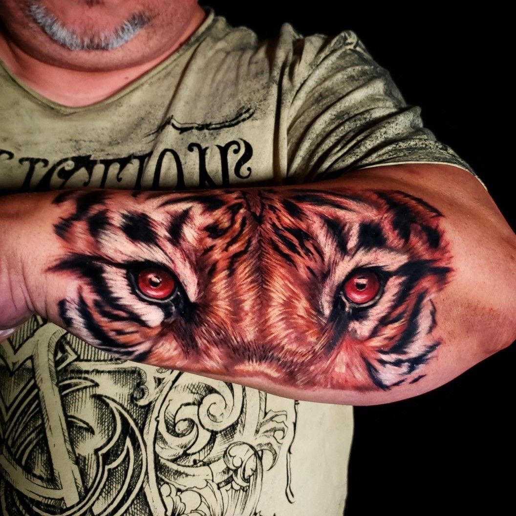 Tattoo uploaded by Michael Evers • #tigertattoo #tigerhead #eyes  #colortattoo #colorrealism #ink • Tattoodo