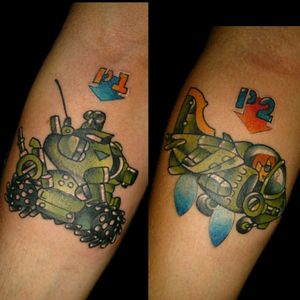 Tattoo de hermanos, metal slug, #metalslug #metalslugtattoo #inked #ink #player1 #player2 #hermanos #tatuajedehermanos #metalslugink #game #gamers #retrogames #color #colortattoo #luchotattoo #luchotattooer #pergamino #buenosaires 