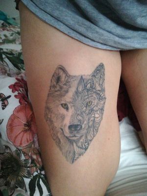 Wolf 1 year #blackandgreytattoo #wolftattoo Alf Real half creation and color in eyesArtist: @Ivy.tatoo (France)