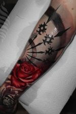 Work in progress by resident artist @wandal.tattoo (we think he loves roses a lot 😄) Bookings: crimson.tears.tattoo@gmail.com South West London #uktattoo #crimsontearsldn #sleevetattoo #rosetattoo #londontattoos #tootingtattoo #londontattoostudio #tattoolondon #tattoosformen #wandaltattoo 