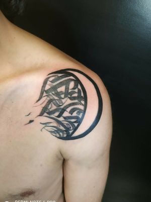 Tattoo de @chefyuserprints #blackwork #lettering #caligrafia #ornamental #granada #tattooart #tattoogranada #tattoospain #inked #dinamicink #ink #tattoo #tatuajes en @EmberaT.T 