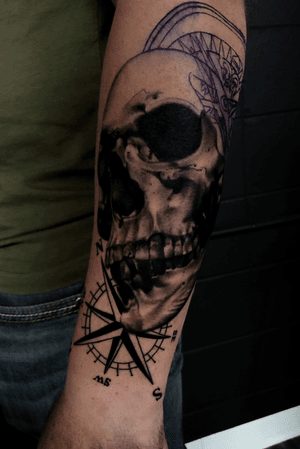 Skull and compass 