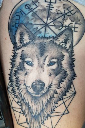 Wolf with Geomerric shape and blue moon Vegvisir 