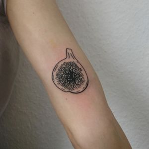 fig tattoo #fig #figtattoo #botanical #botanicaltattoo #linework #blackwork #hamburg