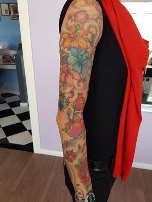 #sleevetattoo #flowersleeve #flowerstattoo #colortattoo #tattooedgirls #tattooedwomen 