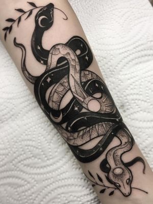 Freehand snakes by Jesper at High Fever Tattoo Oslo 