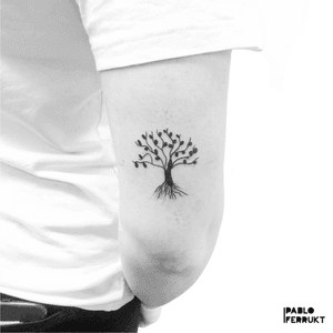 Tree of life from yesterday.For appointments write me a PM or call @tattoosalonen .#minitattoo ....#tattoo #tattoos #blackwork #ink #inked #tattooed #tattoist #blackworktattoo #copenhagen #købnhavn #33139313 #tatoveriger #tatted #minimalistictattoo #theoldbarbershop #tatts #tats #moderntattoo #tattedup #inkedup#berlin #berlintattoo #tattoosalonen #tinytattoo #berlintattoos #lineworktattoo #linework  #tattooberlin 