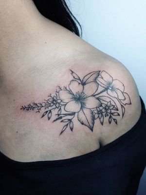 Flower Power Tattoo Girl #ink #inked #inkedgirl #inkedlife #inkedup #inkedwoman #tattoogirl #tattoowoman #femaletattoo #femaletattooartist #femaleartist #womensempowerment #art #artwork #freestyle #flowertattoo #flowerpower #girlspower #desing #desingtattoo #proyect #work #ensenada #bajacalifornia #mexico 