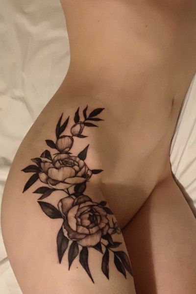 Peonies! #flowers #hip #floral #flora #leaves #black #monochrome #thigh 