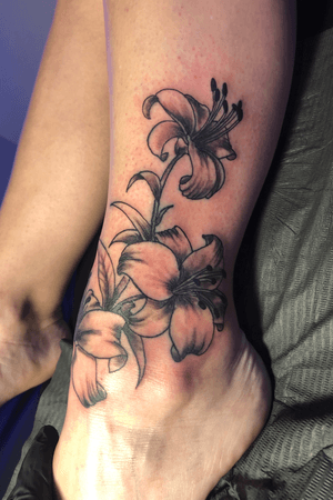 Lily flowers on the ankle 