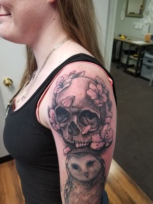 black and grey skull and flowers