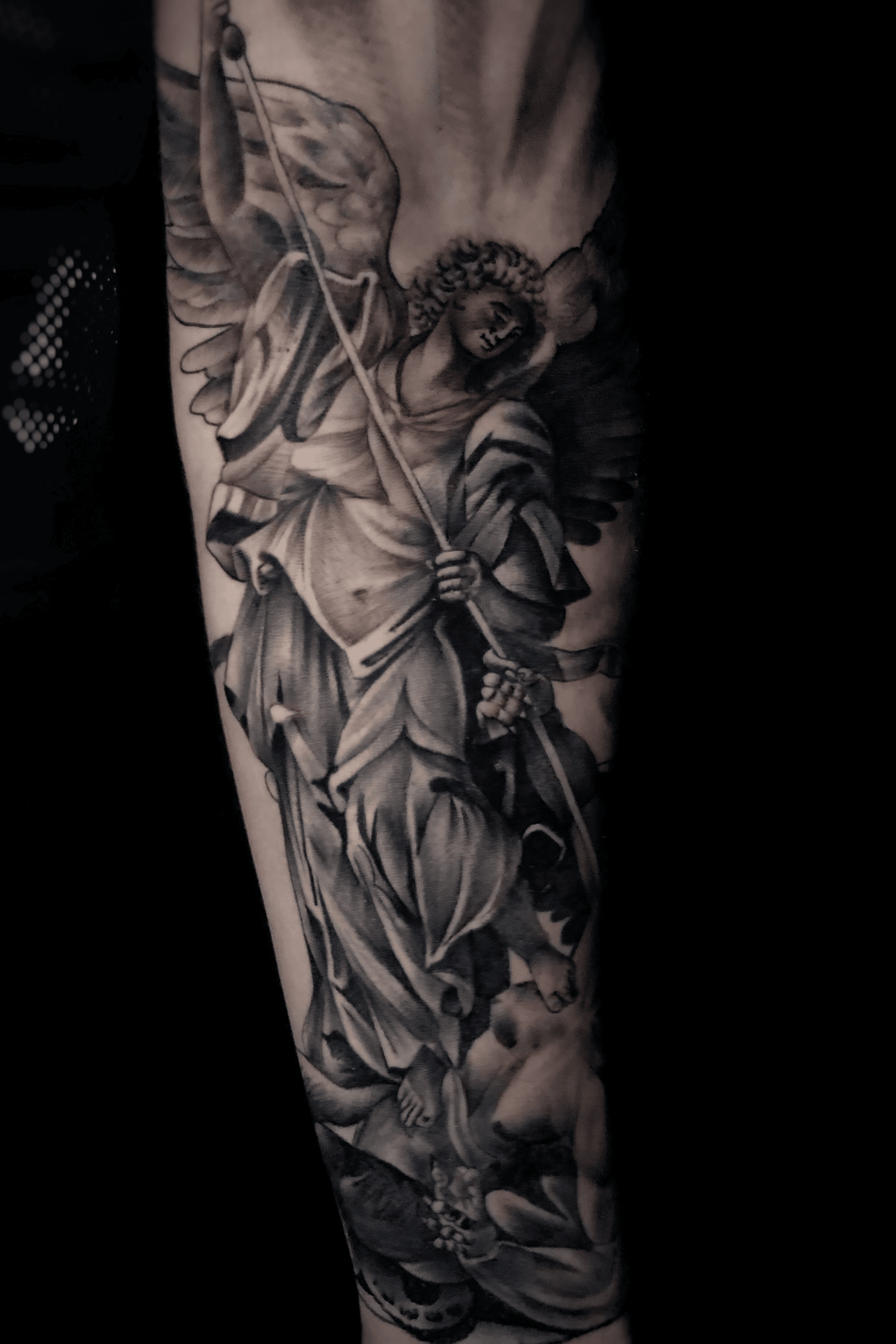 San Miguel arcangelrealizado en estudioyeyotattoos      sanmiguelarcangel tat tattoo bishoprotary blackandgrey negroygris   Instagram
