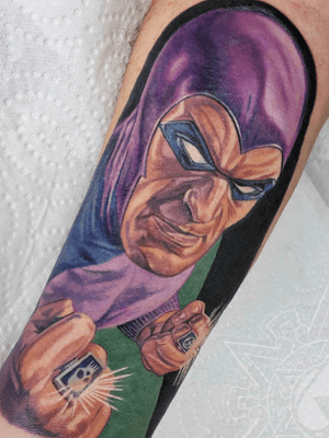 ➕💜➕ The Phantom ⏩SWIPE4VIDEO⏩ Done on my good friend Tony. The face, hands, chest and top part of the head are healed here. In total the tattoo took around 16 hours, spread out into 4 sessions. Tony is a very interesting person. He and his late wife worked for @dccomics for over 20 years, coloring comics like Batman and Teen Titans. He always brings in the coolest show and tell artworks too. He also has some awesome work from @misterbobroberts that's around 40nyears old that still look rad. This is the start of his sleeve by the way. I can wait to finish the rest. Whatcha think? 🤔 ▫️ For appointments email 📧 rcasarez@ymail.com ▫️ ▫️ ▫️ #tattoo #tattoos #sanantonio #sanantoniotattoos #sanantoniotattooartist #texas #texastattoos #ink #art #artist #love #fun #thephantom #dccomics #phantom #comic #comics #Marvel #travel #friday #fbf #style #vegan #photooftheday #purple #210 #austin #austintattoos #batman 