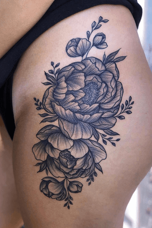 Floral thigh piece, I would love to do more of these. To book contact me directly (443)-226-8206. Visit my IG @bodyart_bylacie