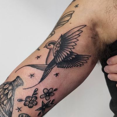 Swallow #Black #swallowtattoo #swallow #denmark #copenhagentattoo #tattoocopenhagen #copenhagen #denmarktattoo #tattoodenmark #tattoo #tattoos #newtattoo #traditionaltattoo #oldschooltattoo 