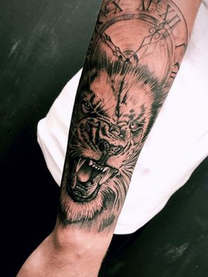#lion #liontattoo #syingertattoo #lahore #pakistan #inkmaster #tattoostudio #best #tattoos #artist #art #rehmanmalik #st #tattoodo #ink #Inked #follow #followme 