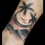 Último del día.. #tattoo #inked #ink #palmeras #hamaca #relax #playa #beach #blackandgrey #luchotattoo #luchotattooer #pergamino 